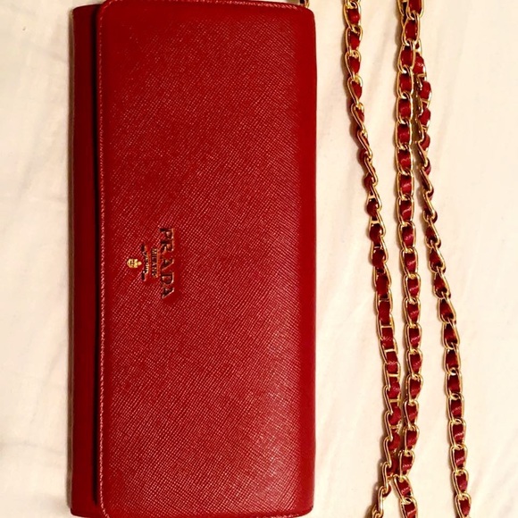 Red Prada bag - Picture 1 of 6